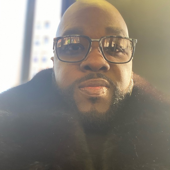 Meet your Posher, James - Picture 1 of 1